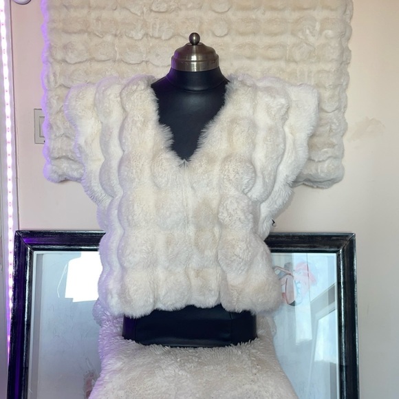 HANDCRAFTED   By me White very soft Handmade design by me I didn’t add lining - Picture 1 of 15